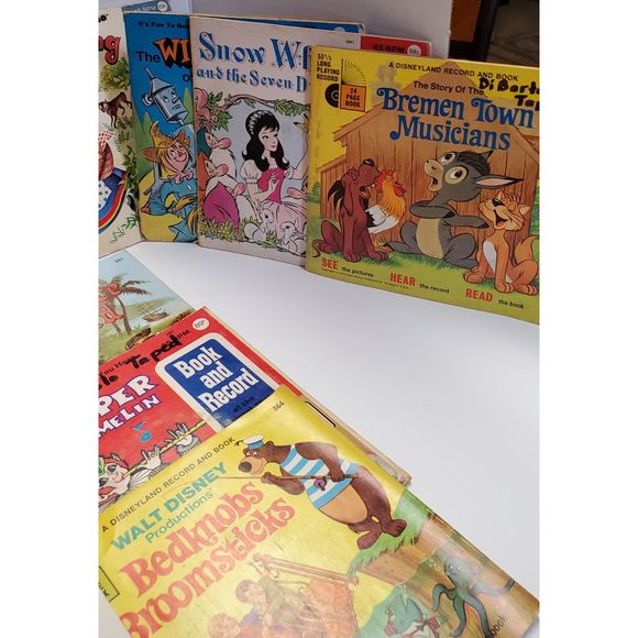 Vintage Children's Books with Disneyland 45 RPM Records 17 in total - Picture 1 of 8